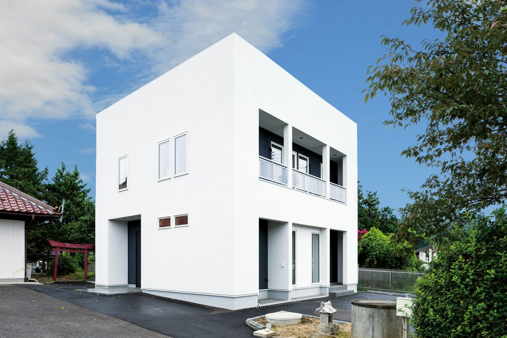 田村市の施工事例、真っ白な壁が家族の幸せを映す、デザイン性と住宅性能が光る家・外観