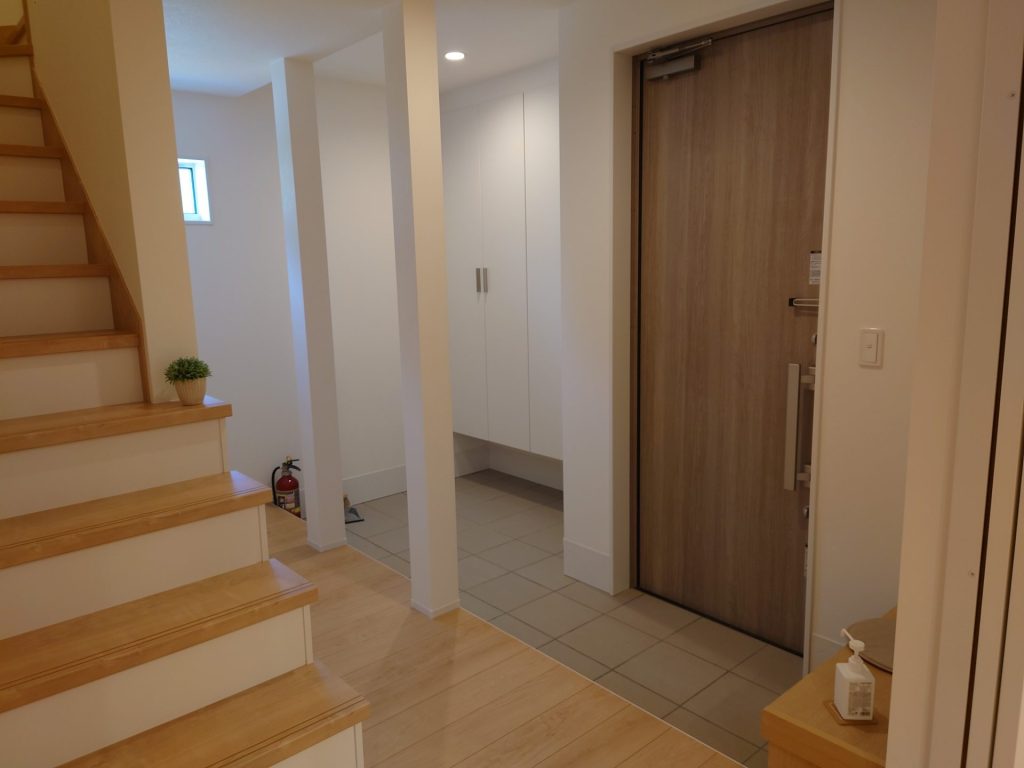 貝山新築分譲住宅-玄関廻り